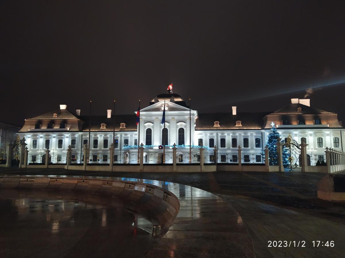 Krasny Byt S Vyhladmi V Historickom Centre Apartment Bratislava Exterior photo